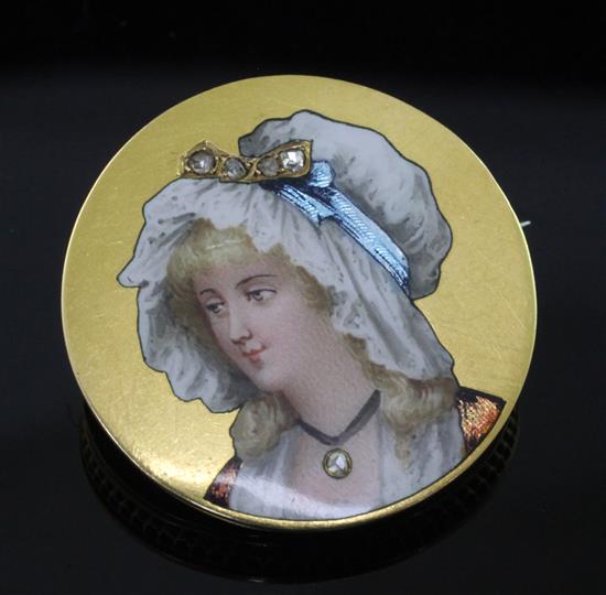 An early 20th century unmarked gold and enamel circular brooch, 1in.